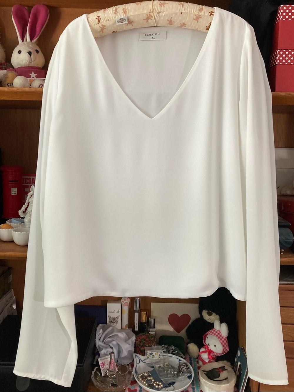 Aritzia Babaton blouse size M